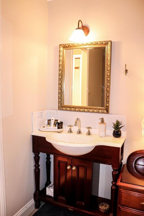 Plumes Boutique Bed & Breakfast Tamworth Extérieur photo
