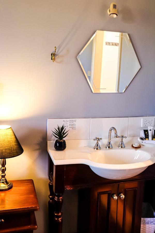 Plumes Boutique Bed & Breakfast Tamworth Extérieur photo