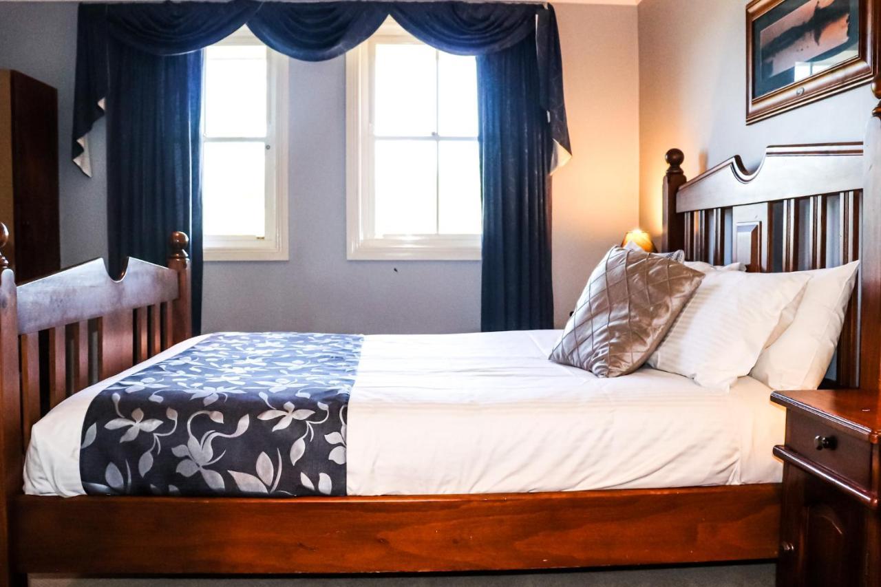 Plumes Boutique Bed & Breakfast Tamworth Extérieur photo